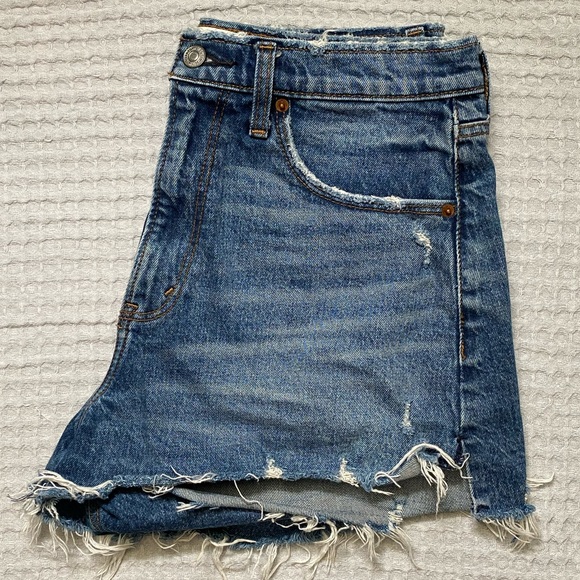 A&F high rise mom short curve love - Picture 2 of 3